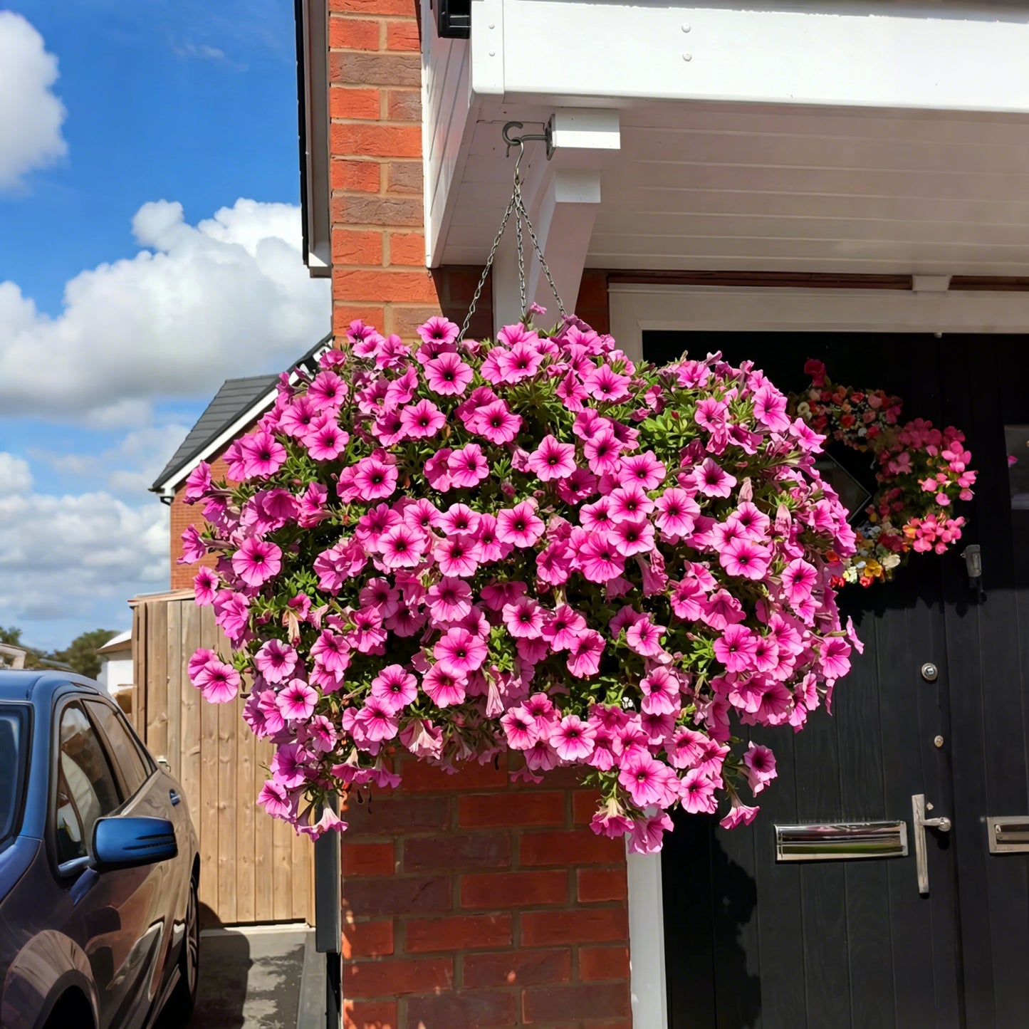 🌸 UV-resistant artificial petunias – colourful flowers all year round, with no maintenance required! 🌿✨