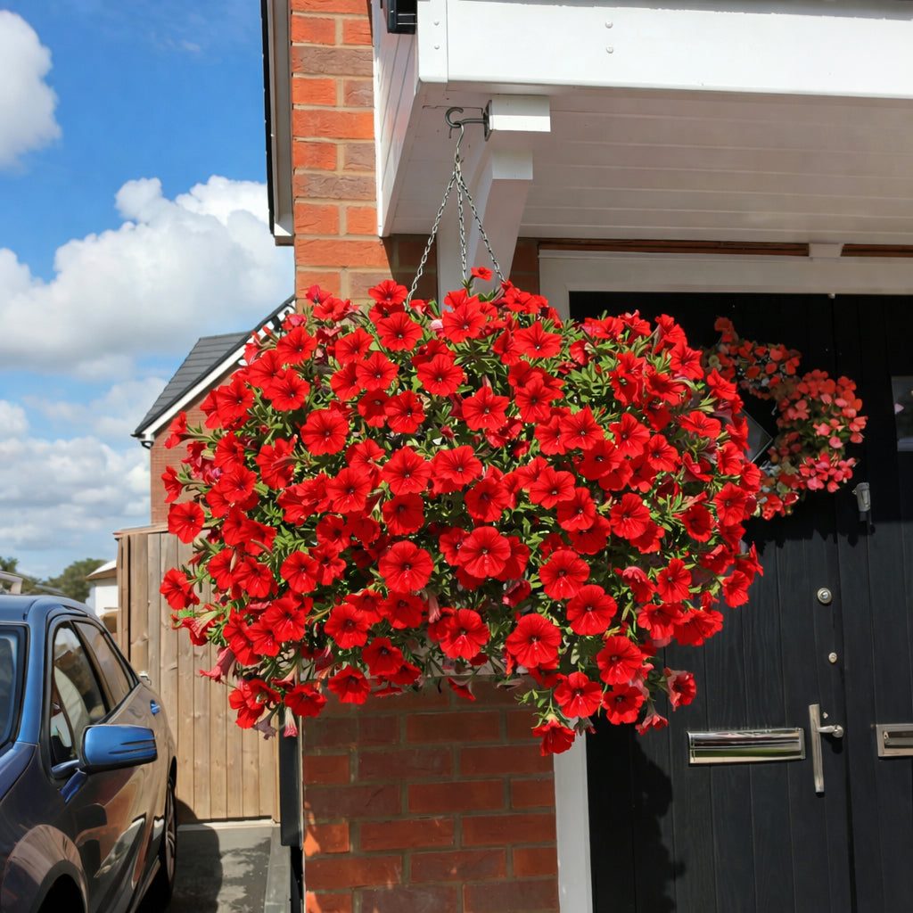 🌸 UV-resistant artificial petunias – colourful flowers all year round, with no maintenance required! 🌿✨