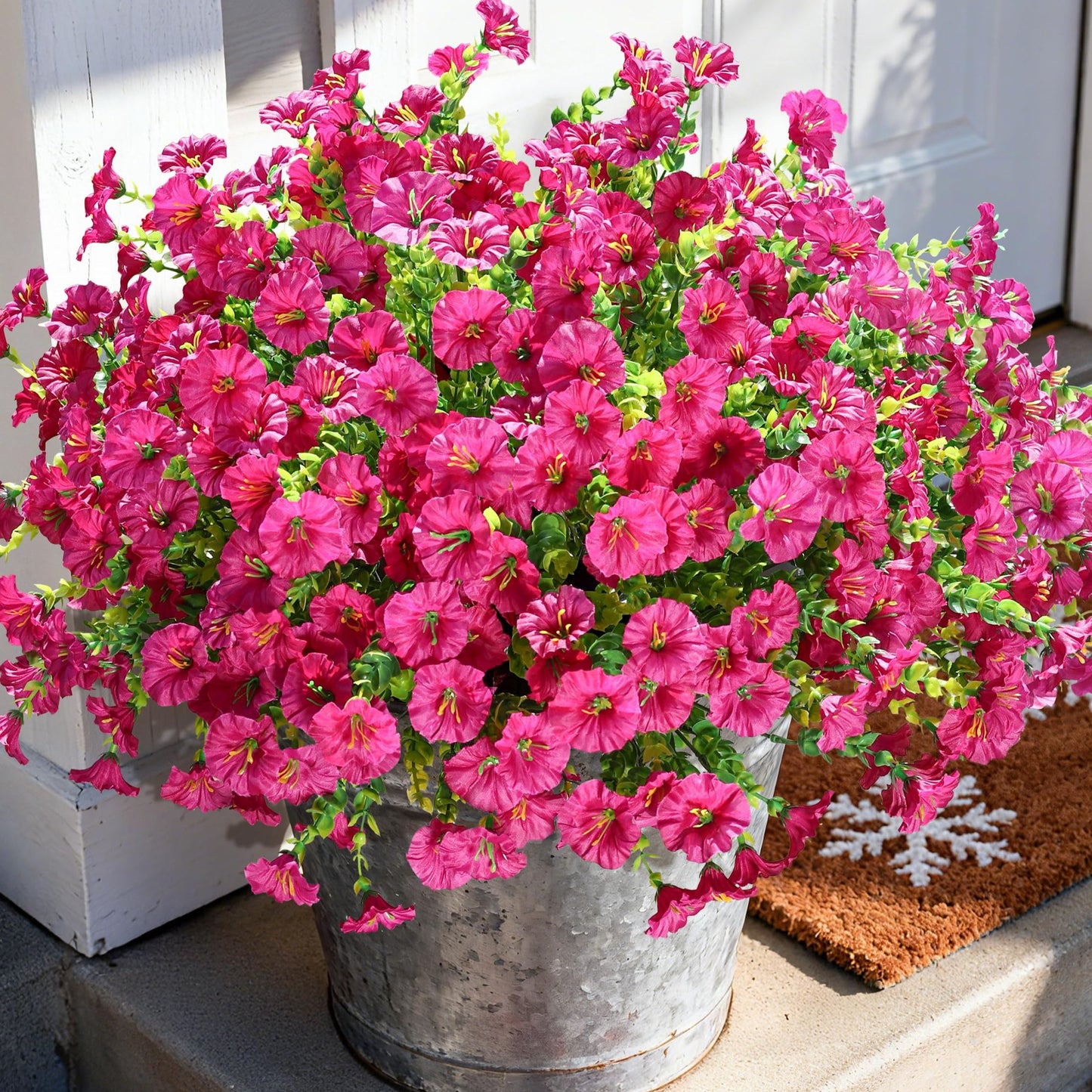🌸 UV-resistant artificial petunias – colourful flowers all year round, with no maintenance required! 🌿✨